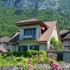 https://la-villanelle.hotels-rhonealpes.com